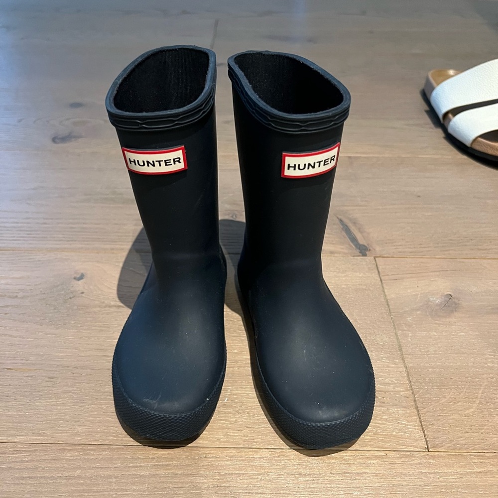 Kids' Hunter First classic rain boots in Size K8 Navy